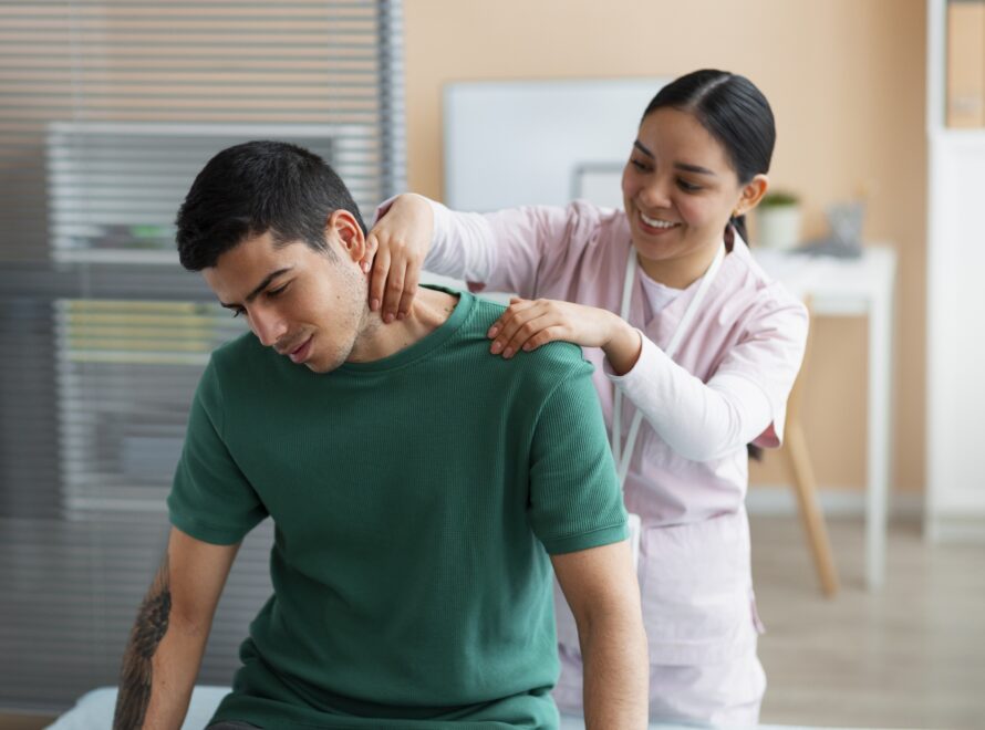 physiotherapy-for-shoulder-and-back-pain-kanata